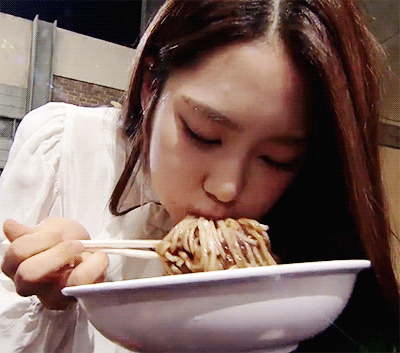 오마이걸 지호 먹방.gif | 인스티즈