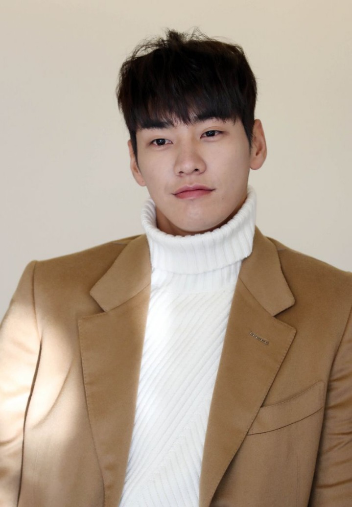 영화 개봉후 SNS,여초카페에서 난리난 남자 배우 | 인스티즈