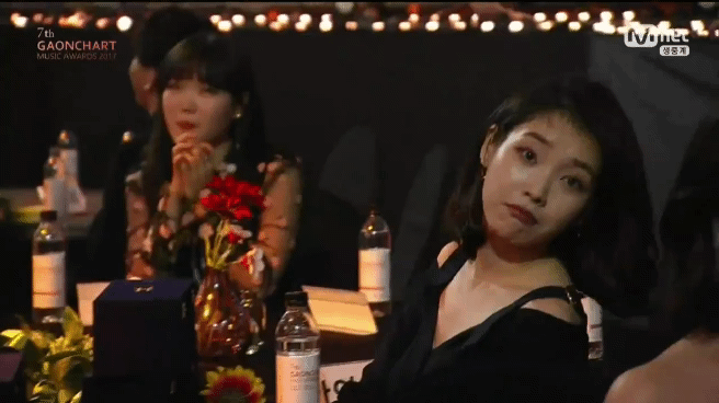 오늘 가온어워드 5관왕 아이유.gif | 인스티즈