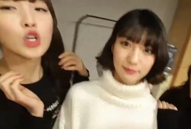 뽀뽀하는 아린이.gif | 인스티즈