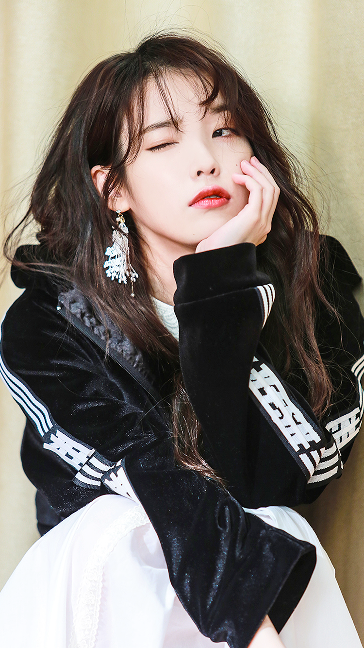 2018 아이유 달력 비하인드 폰 배경화면 & 잠금화면. png | 인스티즈