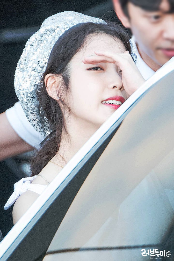 여러분 아이유나 보고 가시죠.jpgif | 인스티즈