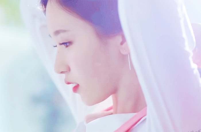 아침준비하려고 머리묶는 트와이스 미나.gif | 인스티즈