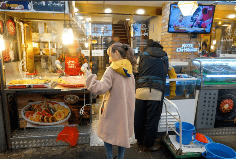 광장시장에 간 모모노기 카나 | 인스티즈