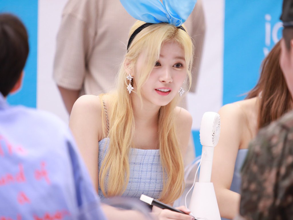 오늘이 생일인 트와이스 사나.jpgif (335장) | 인스티즈