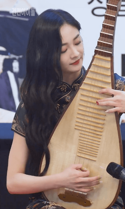 전통의상입고 비파연주하니 중국인같은 주결경 | 인스티즈