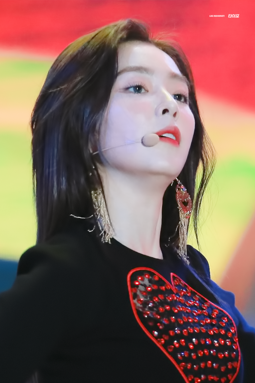 시상식에서 미모 폭격하고 다니는 아이린.jpg | 인스티즈