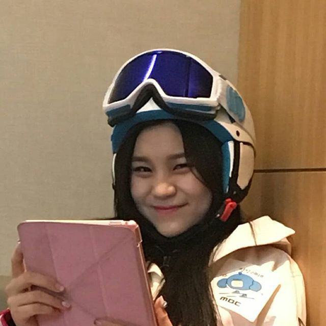 점점 이뻐지는 여자친구 엄지 | 인스티즈