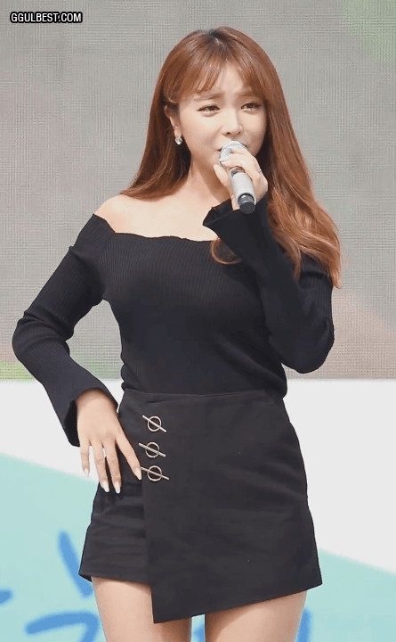 끼부리는 홍진영 | 인스티즈