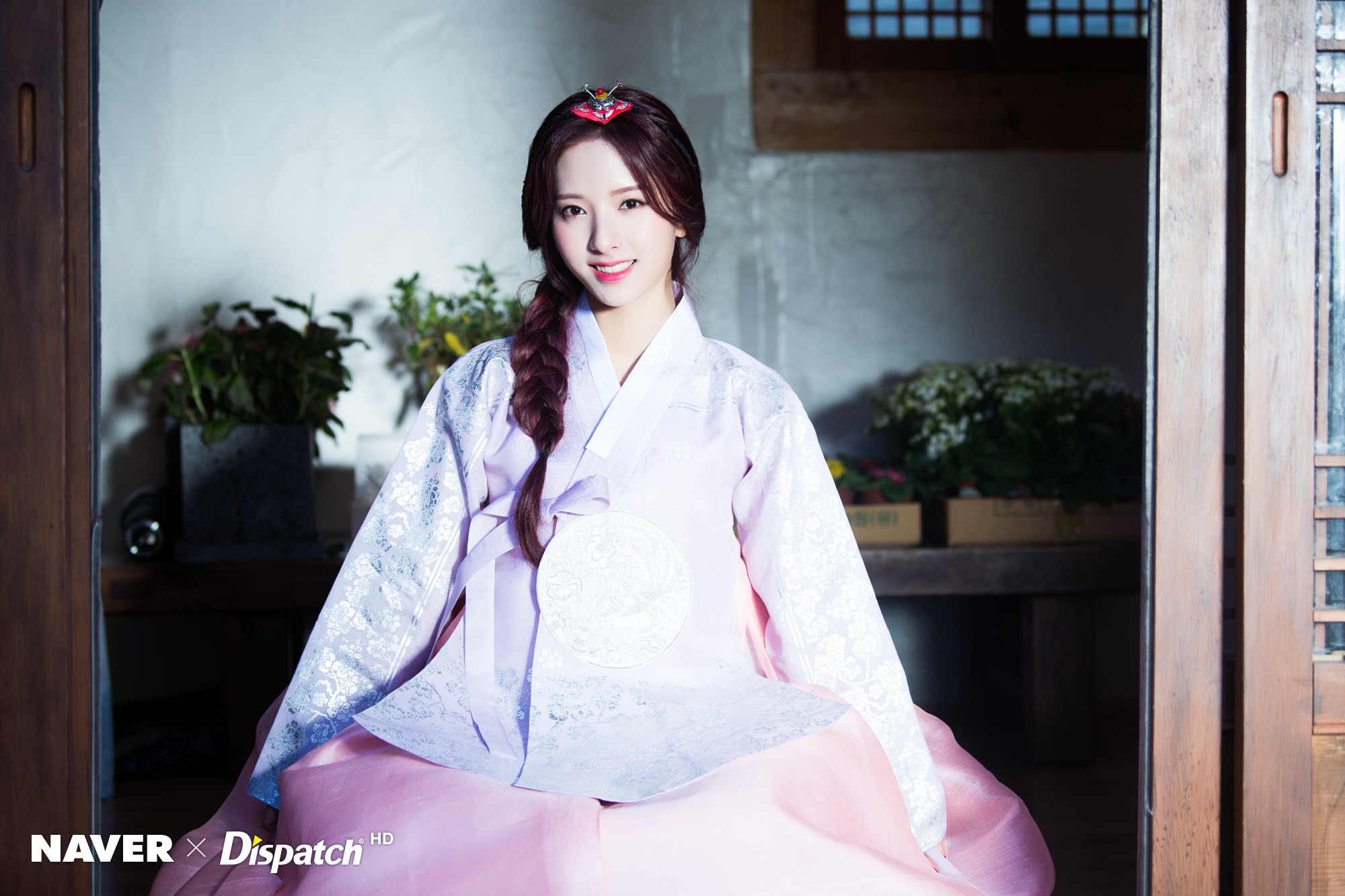 [사이즈핵큼] 오늘자 한복입은 우주소녀 보나.jpg | 인스티즈